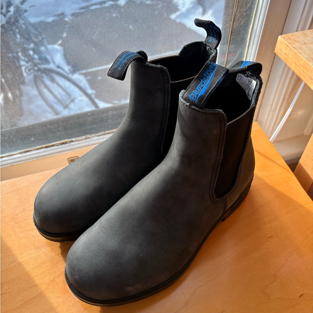 Size 8.5 Women’s Thermal Blundstones